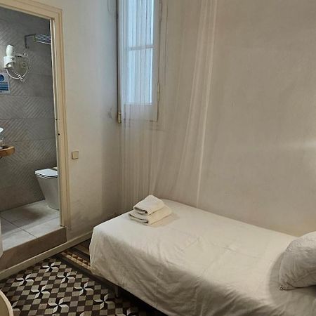 Hostal Eixample Barcelona Eksteriør billede